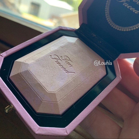 Too Faced Diamond Light Highlighter